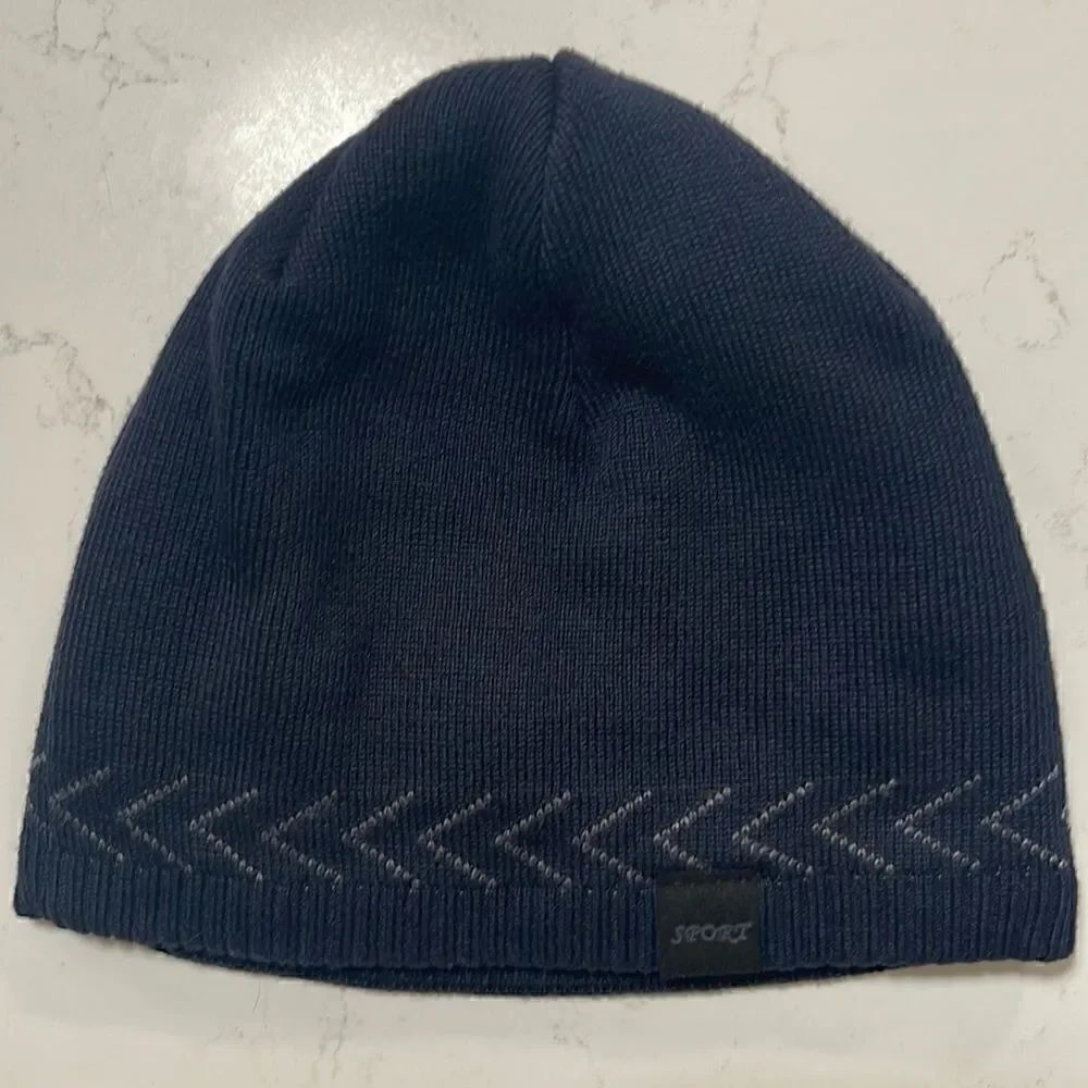 Sport knit winter beanie hat.  One size. Like new. Warm.